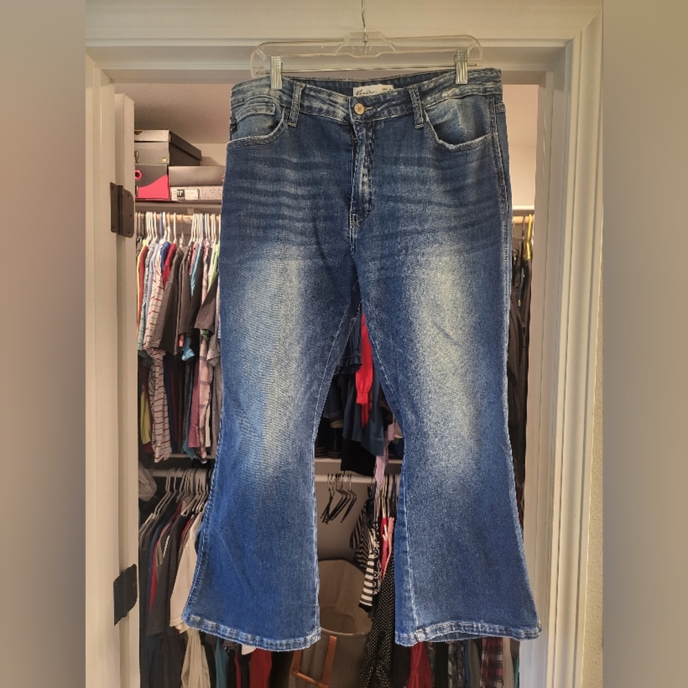 Ladies KanCan Flare leg Jeans Size 32 waist 26 length. These are petite length